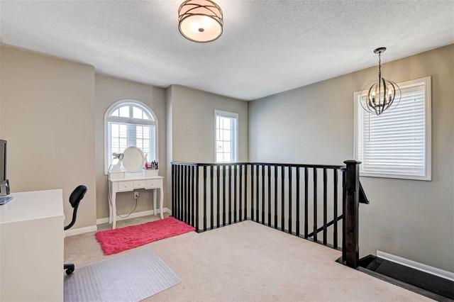 71 Northglen Blvd, House detached with 4 bedrooms, 3 bathrooms and 4 parking in Clarington ON | Image 2