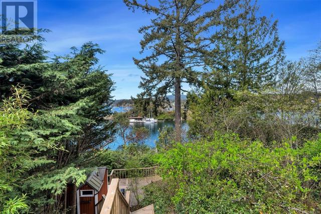 746 Sea Dr, House detached with 3 bedrooms, 2 bathrooms and 4 parking in Central Saanich BC | Image 32