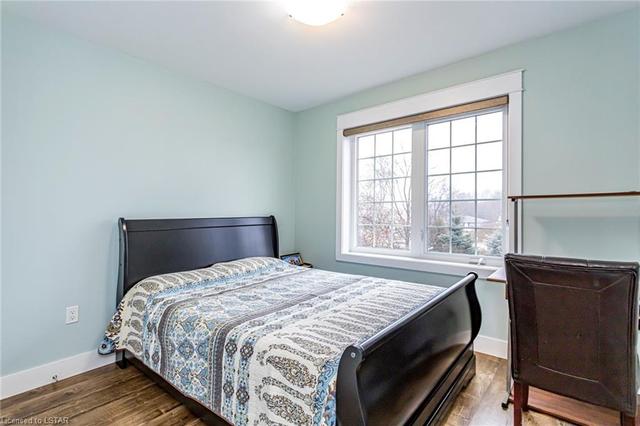 2580 Dundas St, House detached with 4 bedrooms, 3 bathrooms and 8 parking in London ON | Image 21