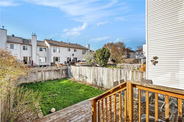 21 Sheppard's Glen Dr, Townhouse with 3 bedrooms, 3 bathrooms and 3 parking in Ottawa ON | Image 16