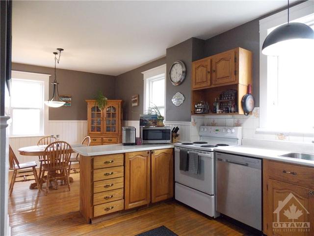 3296 Steeplehill Cres, House detached with 2 bedrooms, 3 bathrooms and 30 parking in Ottawa ON | Image 9