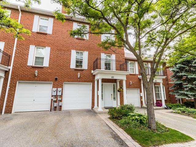 61 Stornwood Ct, Townhouse with 2 bedrooms, 3 bathrooms and 2 parking in Brampton ON | Image 1