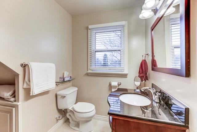 77 Yardley Ave, House detached with 3 bedrooms, 2 bathrooms and 3 parking in Toronto ON | Image 6