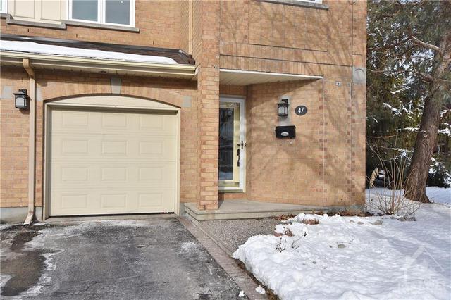 47 Grandcourt Dr, Townhouse with 3 bedrooms, 3 bathrooms and 2 parking in Ottawa ON | Image 2