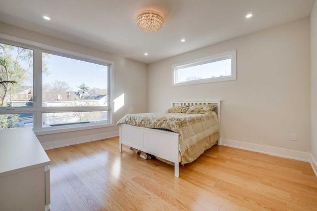 375 Jones Ave, House detached with 3 bedrooms, 4 bathrooms and 2 parking in Toronto ON | Image 13