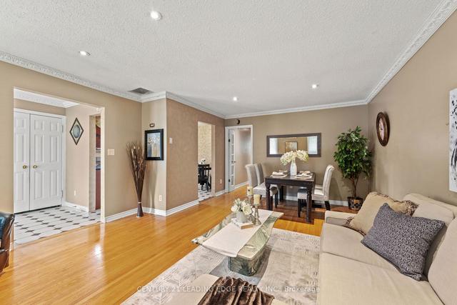 27 Heggie Rd, House detached with 3 bedrooms, 3 bathrooms and 4 parking in Brampton ON | Image 40
