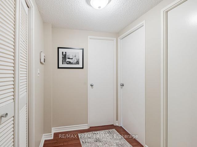 301 - 270 Scarlett Rd, Condo with 2 bedrooms, 2 bathrooms and 1 parking in Toronto ON | Image 19
