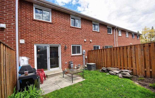 11 Porterfield Cres, Townhouse with 3 bedrooms, 2 bathrooms and 3 parking in Markham ON | Image 11