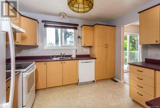 2527 Quill Dr, House detached with 3 bedrooms, 2 bathrooms and 1 parking in Nanaimo BC | Image 3