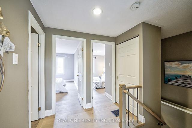 60 Harnworth Dr, House detached with 3 bedrooms, 3 bathrooms and 4 parking in Toronto ON | Image 11
