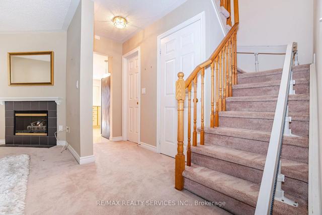 17 Hartnell Sq, Townhouse with 2 bedrooms, 3 bathrooms and 3 parking in Brampton ON | Image 6