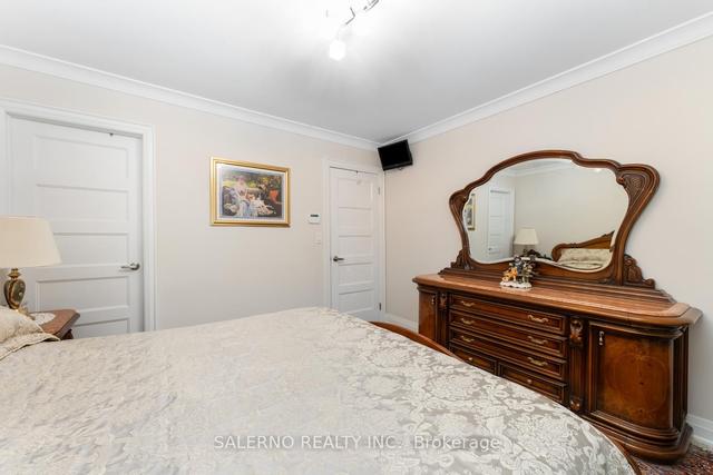 110 Clarence St, House detached with 3 bedrooms, 3 bathrooms and 7 parking in Vaughan ON | Image 11