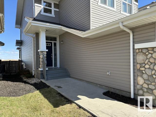 3037 Carpenter Ld Sw, House detached with 3 bedrooms, 2 bathrooms and 4 parking in Edmonton AB | Image 2