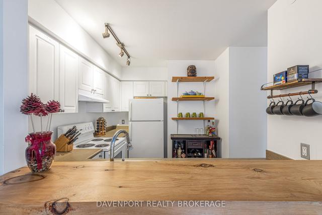 423 - 12 Douro St, Townhouse with 3 bedrooms, 2 bathrooms and 1 parking in Toronto ON | Image 5