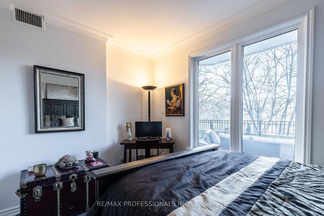 102 - 40 Old Mill Rd, Condo with 2 bedrooms, 2 bathrooms and 1 parking in Toronto ON | Image 13