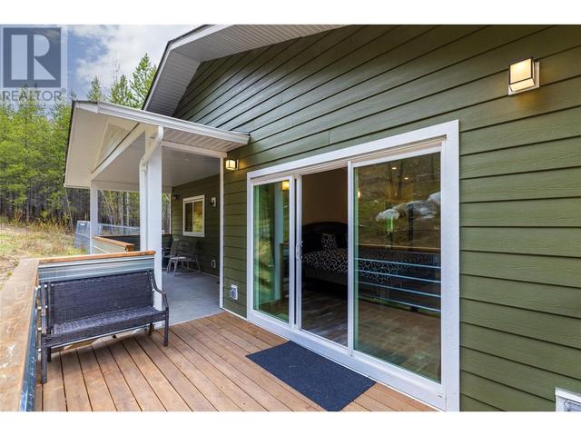 4820 33 Hwy, House detached with 5 bedrooms, 2 bathrooms and 6 parking in Kootenay Boundary E BC | Image 30