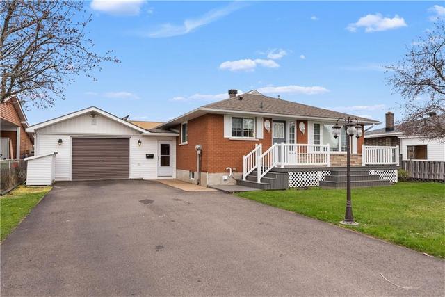19 Ethel St, House detached with 4 bedrooms, 2 bathrooms and 5 parking in Petawawa ON | Image 2