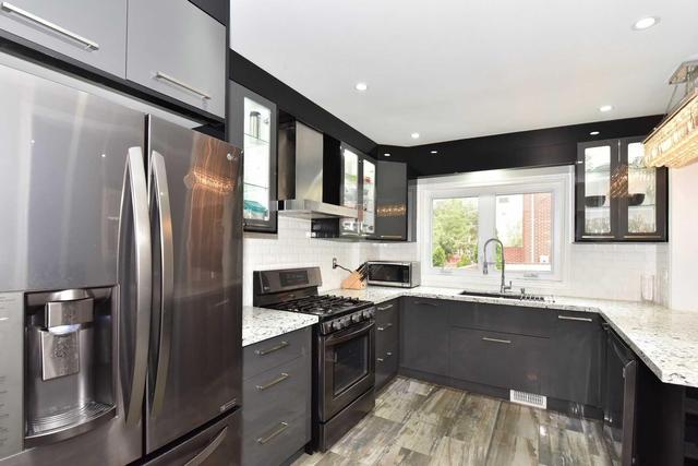 116 St Clarens Ave N, House semidetached with 3 bedrooms, 3 bathrooms and 2 parking in Toronto ON | Image 6