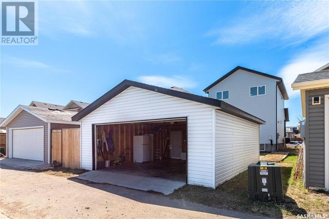 4018 33rd St W, House detached with 3 bedrooms, 3 bathrooms and null parking in Saskatoon SK | Image 25