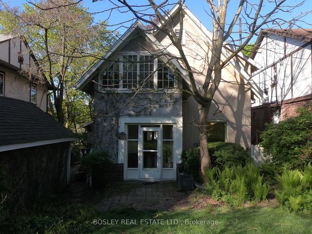 11 Oswald Cres, House detached with 3 bedrooms, 1 bathrooms and 4 parking in Toronto ON | Image 5