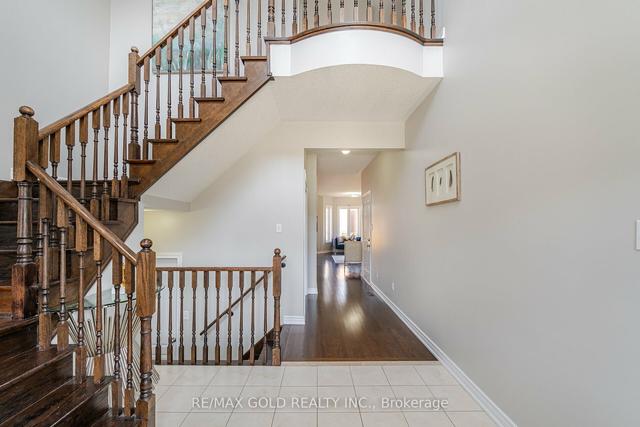 31 Yellow Sorrel Rd, House attached with 3 bedrooms, 3 bathrooms and 2 parking in Brampton ON | Image 15