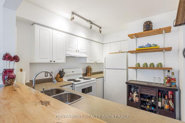 423 - 12 Douro St, Townhouse with 3 bedrooms, 2 bathrooms and 1 parking in Toronto ON | Image 6