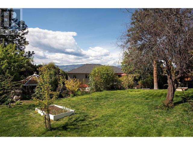 291 Sandpiper Crt, House detached with 5 bedrooms, 3 bathrooms and 6 parking in Kelowna BC | Image 71