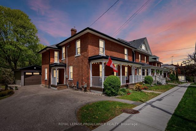 196 Walton St, House detached with 4 bedrooms, 2 bathrooms and 10 parking in Port Hope ON | Image 1