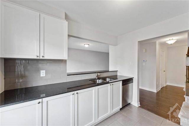 420 Rosingdale St, Townhouse with 2 bedrooms, 2 bathrooms and 3 parking in Ottawa ON | Image 12