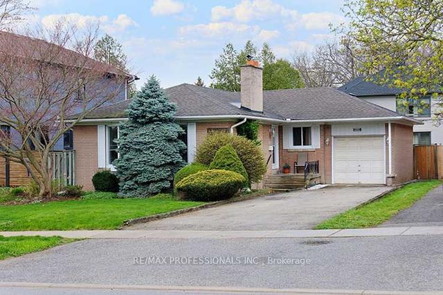 468 Martin Grove Rd, House detached with 3 bedrooms, 1 bathrooms and 5 parking in Toronto ON | Image 1