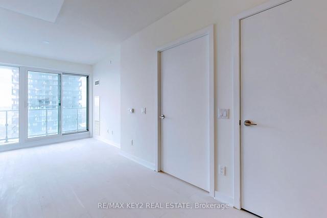 4510 - 2221 Yonge St, Condo with 1 bedrooms, 2 bathrooms and 0 parking in Toronto ON | Image 7
