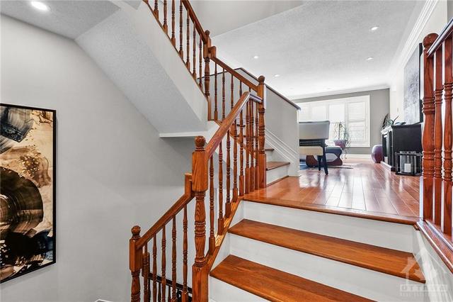 6182 Oak Meadows Dr, Townhouse with 3 bedrooms, 3 bathrooms and 2 parking in Ottawa ON | Image 6