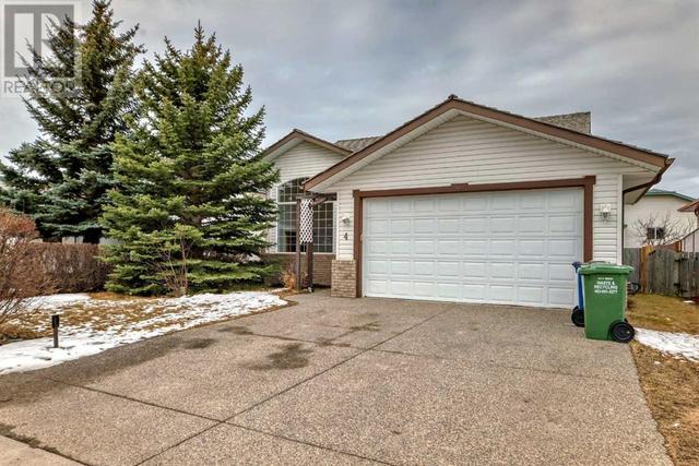 4 West Hall Pl, House detached with 4 bedrooms, 3 bathrooms and 4 parking in Cochrane AB | Image 2