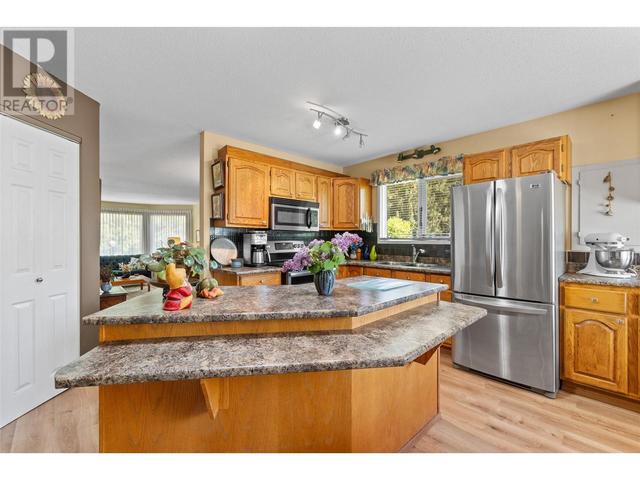 602 Birch Ave, House detached with 3 bedrooms, 2 bathrooms and 2 parking in Sicamous BC | Image 5