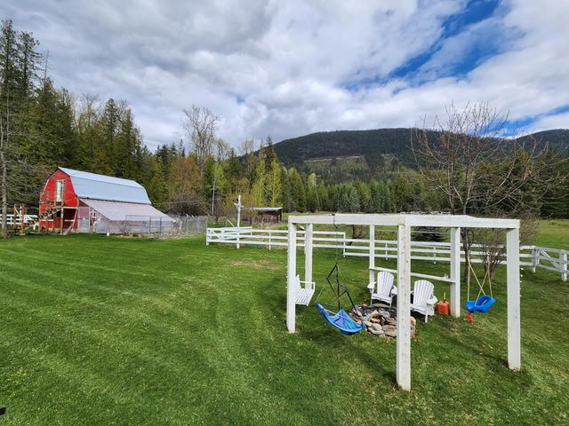 574 Mccormack Rd, House detached with 0 bedrooms, 0 bathrooms and null parking in Central Kootenay K BC | Image 2