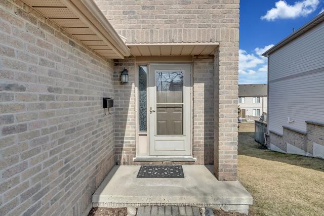 252 Blackhorne Dr, Townhouse with 3 bedrooms, 2 bathrooms and 2 parking in Kitchener ON | Image 12