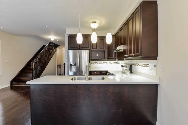 14 Via Toscana Dr, House attached with 3 bedrooms, 4 bathrooms and 3 parking in Vaughan ON | Image 2
