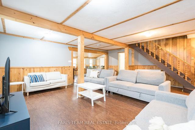711 Mosley St, House detached with 7 bedrooms, 3 bathrooms and 5 parking in Wasaga Beach ON | Image 2