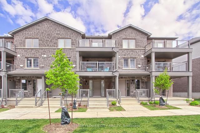 221 W Oak Trl, Townhouse with 2 bedrooms, 2 bathrooms and 2 parking in Kitchener ON | Image 1
