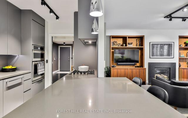 204 - 8 Sultan St, Condo with 2 bedrooms, 2 bathrooms and 1 parking in Toronto ON | Image 5