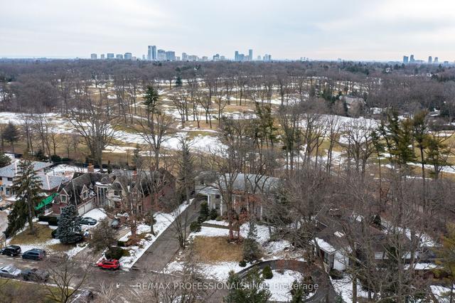 10 Woodmere Crt, House detached with 5 bedrooms, 6 bathrooms and 18 parking in Toronto ON | Image 35