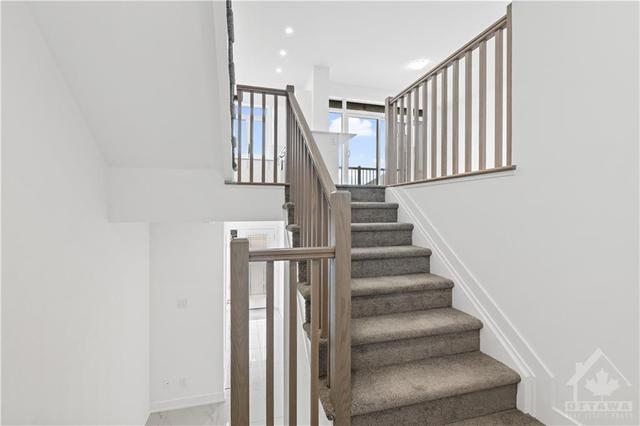 552 Tahoe Hts, Townhouse with 2 bedrooms, 3 bathrooms and 2 parking in Ottawa ON | Image 6