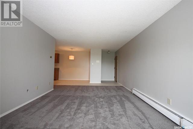 305 - 1808 Eaglesham Ave, Condo with 2 bedrooms, 1 bathrooms and null parking in Weyburn SK | Image 4