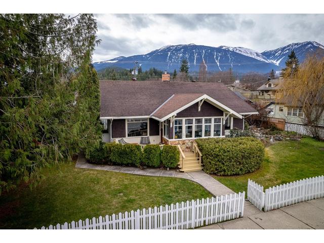 311 Front St, House detached with 3 bedrooms, 2 bathrooms and 4 parking in Kaslo BC | Image 66