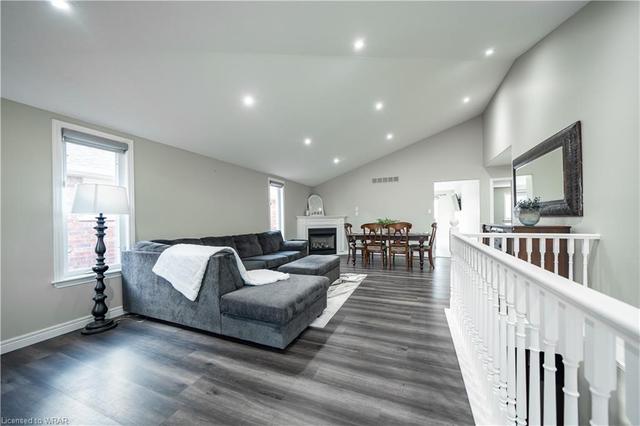 564 Killbear Crt, House detached with 2 bedrooms, 2 bathrooms and 4 parking in Waterloo ON | Image 6