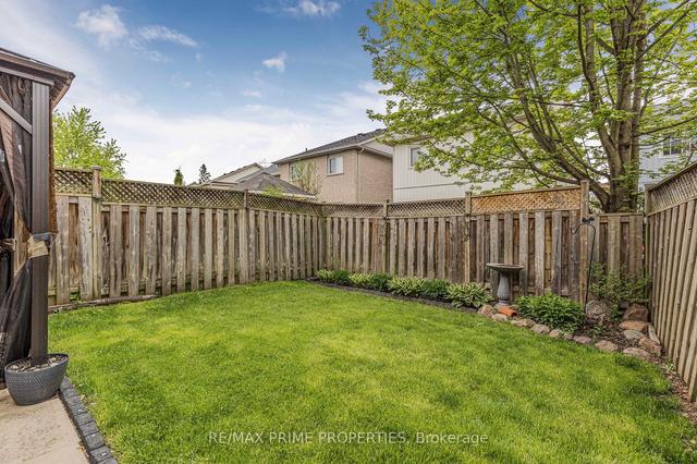 34 Lilly Mckeowan Cres, House attached with 3 bedrooms, 2 bathrooms and 3 parking in East Gwillimbury ON | Image 30