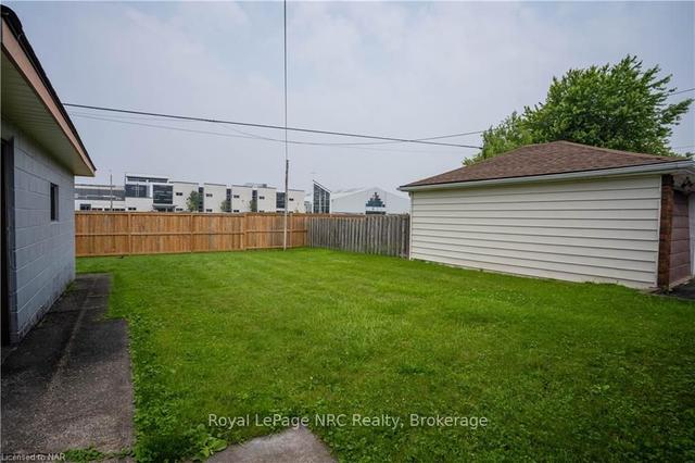 150 Clarke St, House detached with 3 bedrooms, 1 bathrooms and 5 parking in Port Colborne ON | Image 9