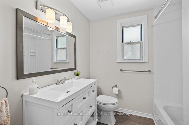253 W 2nd St, House detached with 2 bedrooms, 2 bathrooms and 4 parking in Hamilton ON | Image 2