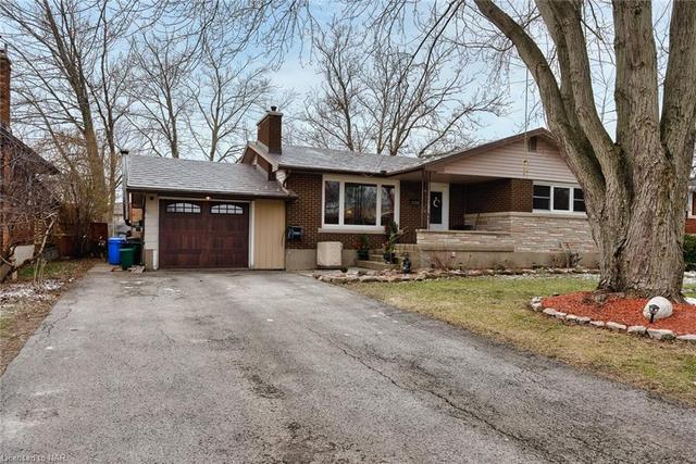 8835 Banting Ave, House detached with 4 bedrooms, 2 bathrooms and 1 parking in Niagara Falls ON | Image 1