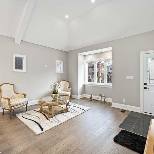 128 Fourth St, House detached with 2 bedrooms, 2 bathrooms and 2 parking in Toronto ON | Image 3